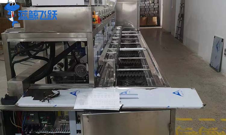 草莓视频污污污污如何清洗石墨材料