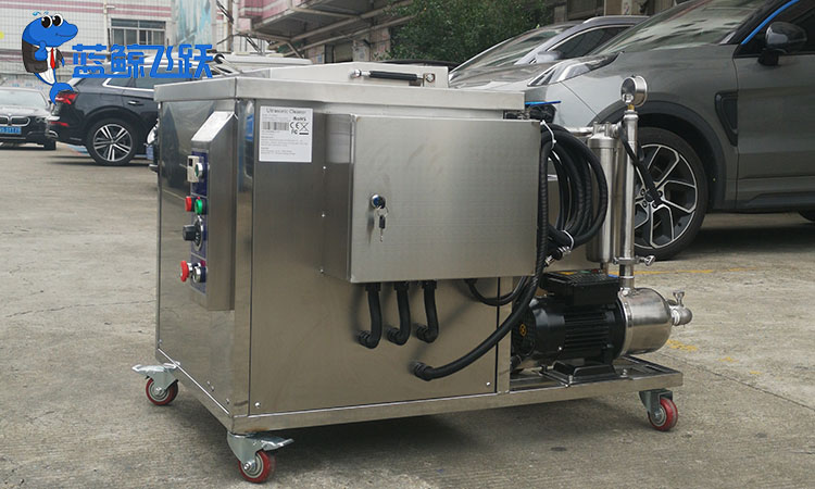 如何利用草莓视频污污污污清洗金属飞机部件