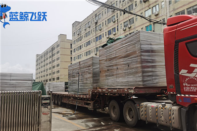 清洗金属首饰：草莓视频污污污污恢复光泽和美观度的有效工具